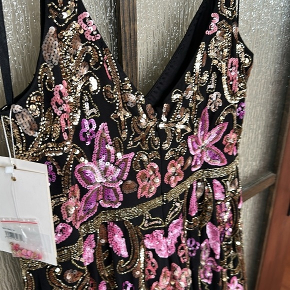 Mac Duggal V NECK FLORAL EMBELLISHED SPAGHETTI STRAP GOWN in black multi size 22 - Picture 16 of 17